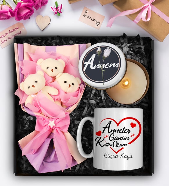 Anneler Gününe Özel Üçlü Peluş Ayıcık Buketi & Kişiye Özel Kupa & Özel Tasarım Mum Hediye Seti